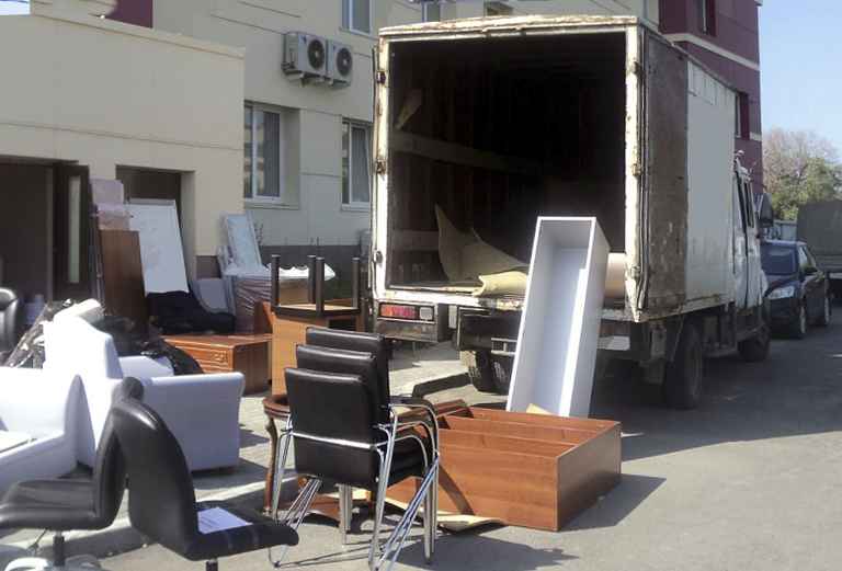 Заказать авто для перевозки личныx вещей : Мебель из Краснодара в Сочи